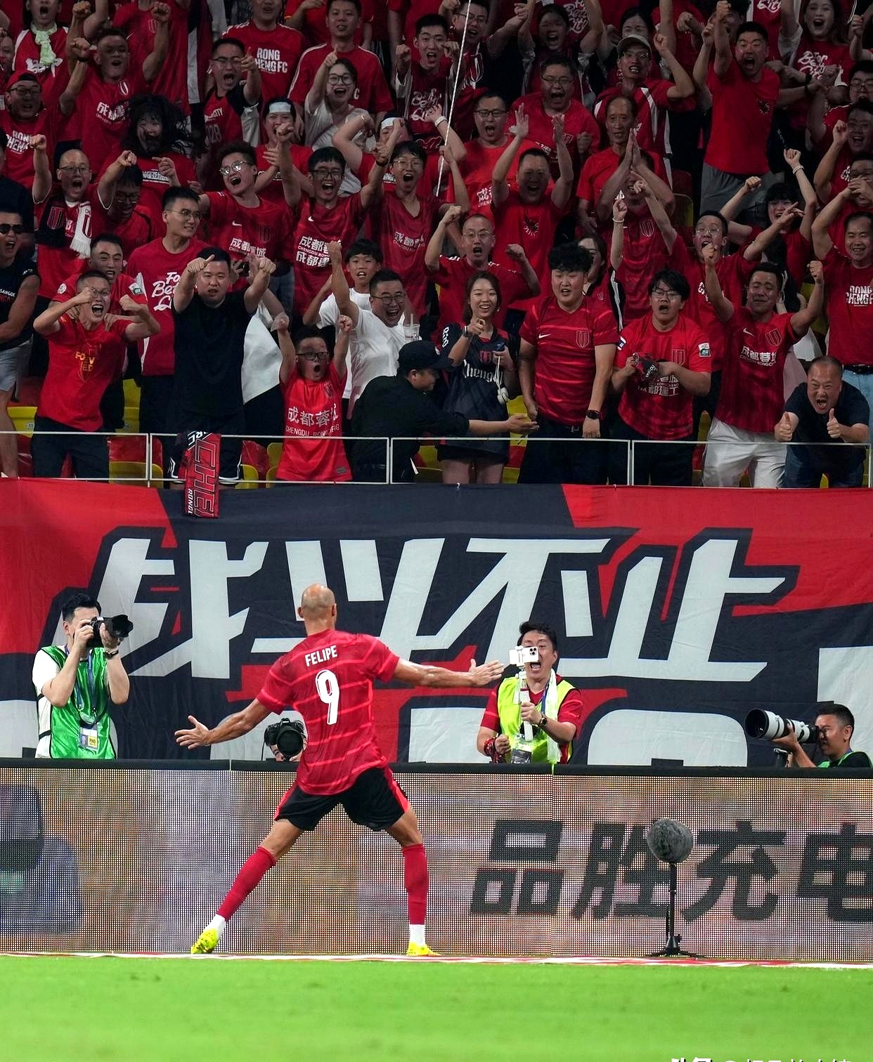 开云体育官网-冲刺阶段成都蓉城备战NBA季后赛；远射贴柱细节曝光；底气十足；轮换策略成焦点的简单介绍