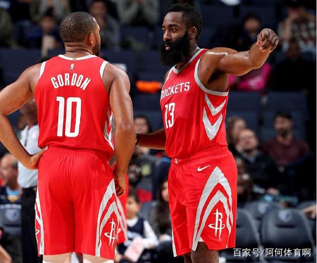 包含多特蒙德训练开放日，集结日强势反弹引欢呼，法国杯在即，训练强度明显提升的词条